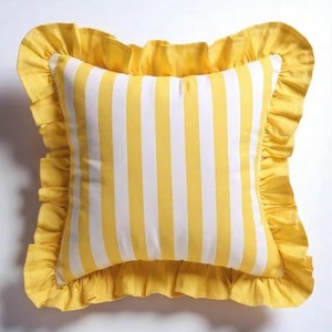 Housse de coussin carrée rayée jaune avec bordure à volants, décoration d'intérieur, taie d'oreiller - Product Image 1