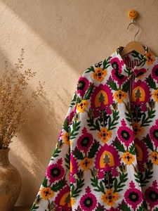 เสื้อแจ็คเก็ตโบโฮลายดอกไม้สีสันสดใส สวมใส่สบายและใช้งานได้หลากหลายสำหรับผู้หญิง เสื้อโค้ทปักมือสไตล์วินเทจ ผ้าทอแบบอุซเบก - Product Image 4