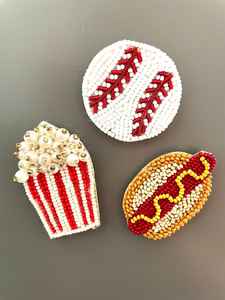 Broche de cuentas hecho a mano, colorido, accesorio de moda de diseñador, venta al por mayor a precio económico. - Product Image 6