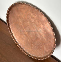 Plateau en cuivre gravé vintage de taille personnalisée avec bord festonné Plateau de service Boho unique pour la décoration intérieure pour le service des aliments