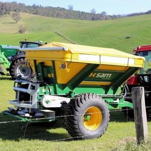 Épandeur d'engrais robuste à entraînement par prise de force pour tracteur agricole, vente directe usine, prix réduit - Product Image 1