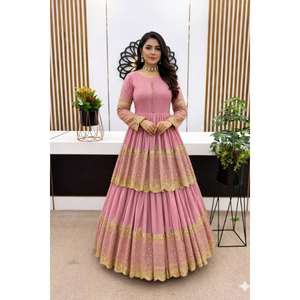 Nuevo Lehenga Choli de Georgette Sintético con Bordado Pesado de Lentejuelas de 5mm y Mangas, Estilo Fiesta con Gran Volumen - Product Image 1