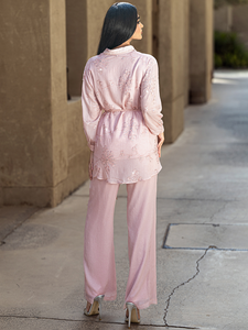 Conjunto de 2 Piezas Rosa para Mujer, Camisa y Pantalones Anchos, Atuendo Musulmán Modesto, Traje Elegante con Cinturón, Cuello en V, 100% Poliéster - Product Image 2