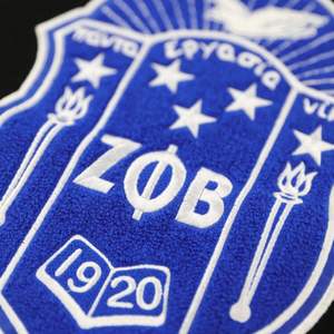 เสื้อสเวตเตอร์ถักคอวีสีดำ Zeta Phi Beta ปักลายตราสัญลักษณ์สไตล์วินเทจ เสื้อคลุมคาร์ดิแกนสำหรับผู้หญิง เสื้อผ้าฤดูหนาว ผลิตจากวัสดุหลากหลายชนิด - Product Image 3