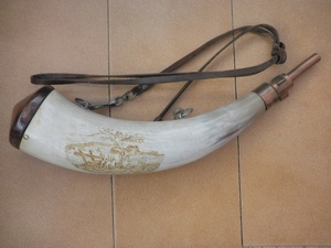 Porte-poudre de chasse vintage en corne naturelle, écologique, moderne, fait main, accessoire extérieur traditionnel - Product Image 1