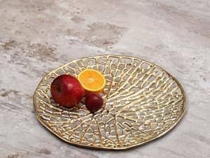 Bol décoratif luxueux en aluminium pour pièce maîtresse avec un design ajouré complexe et une finition dorée élégante, idéal pour manger et vivre - Product Image 3