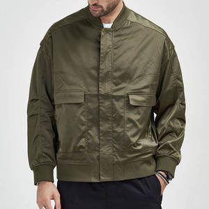 Veste bomber verte surdimensionnée pour homme, style streetwear, multi-poches, coupe-vent, veste de pilote MA-1, vente en gros personnalisée - Product Image 1