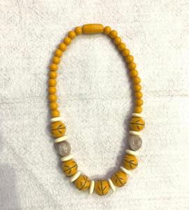 Collar de Resina con Cuentas Geométricas de Diseño Elegante, Bonito Collar Amarillo y Negro Estilo Bohemia, Joyería de Moda Unisex Única, Pieza Destacada para Mujer - Product Image 3