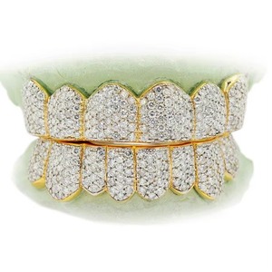 ชุดกริลล์ฟันเพชร ZAWO Iced Out แบบเต็มชุด สีทอง สไตล์ฮิปฮอป เครื่องประดับฟันสำหรับผู้ชาย กริลล์ฟันสั่งทำพิเศษ ทรงกลมเจียระไนแบบ Brilliant Cut ฝังเพชรแบบ Micro Insert - Product Image 2