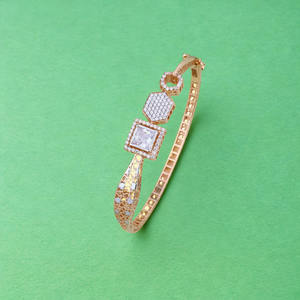 Bracelet élégant en or rose avec moissanite, design géométrique de luxe à triple motif, finition polie, serti de diamants, bijou de déclaration - Product Image 1