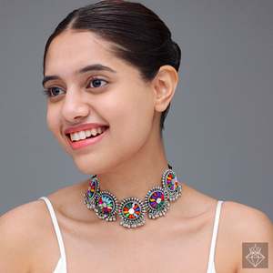 Collar gargantilla de moda multicolor con encanto prismático de PRAO - Product Image 2