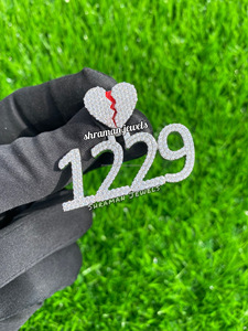 SHRAMAN DIAMOND - Dijes de Plata 925 con Baño de Oro, Personalizables con Iniciales y Números, con Moissanita, Estilo Hip Hop, con Cierre de Corazón Roto - Product Image 4