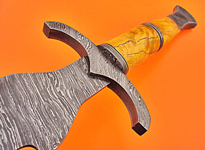 Épée longue vintage décorative DIY en acier Damas, faite à la main, avec manche en bois d'olivier et fourreau, pour cosplay, gladiateur romain, exposition - Product Image 2