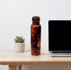 Botella de Agua Reutilizable de Plástico con Diseño Floral de Cobre Vintage y Tapa de Rosca, Perfecta para Hidratación y Viajes - Product Image 6