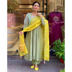 Magnifique ensemble haut et bas vert JC pour les fêtes, avec dupatta, taille XL - Product Image 3