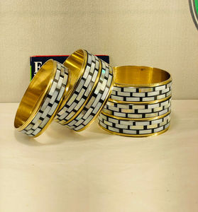 Ensemble de 3 bracelets de luxe faits à la main en nacre durable, design mosaïque rond en laiton pour la décoration intérieure, artisanat naturel moderne - Product Image 2