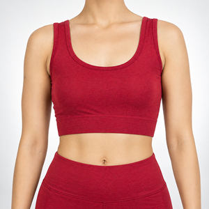 Sujetador deportivo rojo liso con cuello redondo y costuras, personalizado y a la moda para mujer, top de fitness con tirantes fijos para uso diario. - Product Image 6
