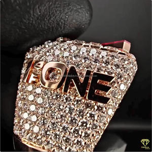 Anillo Rectangular de Plata 925 con Diamante Cultivado en Laboratorio, Tono Dorado con Acento Rojo, Joyería de Lujo para Compradores Mayoristas - Product Image 2