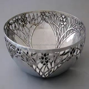 Bol en aluminium de forme ronde fait à la main de qualité supérieure avec bords en plumes Bol de service de table moderne pour les mariages - Product Image 1