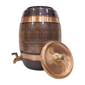 Distributeur d'eau en cuivre antique Matka de luxe en gros avec gravure en relief accrocheuse distributeur de stockage d'eau en cuivre - Product Image 6