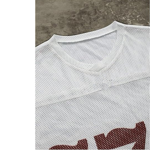 เสื้อฟุตบอลตาข่าย OEM ทรงโอเวอร์ไซส์ คอวี สไตล์เรโทร พิมพ์ลายแบบซับลิเมชั่น โลโก้ดิจิทัล ชื่อ หมายเลข ผู้ผลิต - Product Image 5