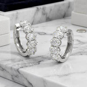 Pendientes de Aro Huggie con Diamantes Cultivados en Laboratorio de Corte Ovalado de 2.00CTW, Oro Rosa VVS2 EF, Engaste Compartido, Brillantes, Lujosos, Regalo de Boda, Fiesta - Product Image 2