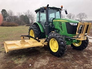 Tracteur agricole John Deere 6105E 105 CV avec cabine fermée, transmission 4x4, sortie de prise de force, moteurs économes en carburant pour l'agriculture - Product Image 2