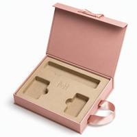 Boîte cadeau personnalisée haut de gamme pliable à fermeture magnétique avec ruban, doublure en éponge et finition pailletée pour bijoux et cosmétiques