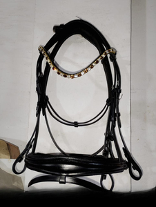 Brida de Doma Clásica Hecha a Mano de Primera Calidad para Jinetes Profesionales y Entrenamiento de Caballos, Disponible a un Precio Accesible - Product Image 1