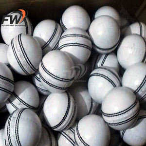 Balle de cricket en cuir de qualité supérieure, couleur blanche, fabriquée en cuir, balle d'entraînement en vente, balle de cricket de haute qualité OEM - Product Image 5