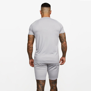 Nouvel ensemble sportif d'été tendance pour hommes – T-shirt à manches courtes et short décontractés, personnalisable avec logo - Product Image 2