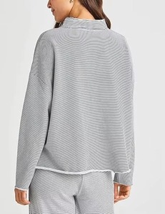 Pull en maille rayé demi-zippé pour femme, à manches longues, décontracté, respirant, en coton et fibre de bambou, style automne - Product Image 2