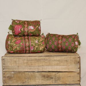 Étui zippé en coton matelassé réversible et écologique pour sac, lot de 3 pochettes cosmétiques portables florales faites à la main pour le voyage - Product Image 2