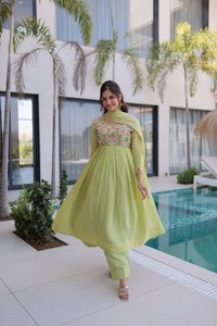 ชุดเดรสยาวสไตล์ชาติพันธุ์สำหรับผู้หญิง ดีไซน์ทันสมัย เหมาะสำหรับคอลเลคชั่นบูติก เทศกาล และโอกาสพิเศษ ราคาดีที่สุด - Product Image 5