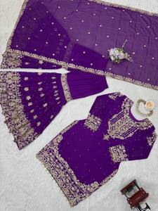 Ensemble Sharara avec broderie riche, détails fins au fil, touche perlée, et magnifique dupatta en tissu faux georgette, au toucher luxueux. - Product Image 1