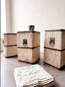 Taburete de Madera Reciclada Sólida de Estilo Vintage con Detalles Metálicos, Muebles Rústicos de Estilo Campestre para Sala de Estar, Entrada y Decoración del Hogar - Product Image 3