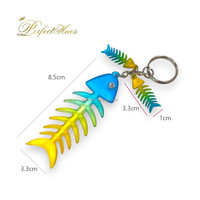 Llavero de recuerdo con dijes de colores elegantes, diseño 3D de espina de pescado de hierro, impresión UV, material PS duradero, aniversario