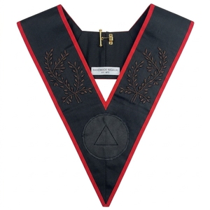 Cuello de seda moiré azul cielo con bordado intrincado de rayos de sol en hilo dorado, hecho a mano, para ceremonias. - Product Image 5