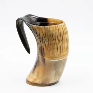 Authentique Chope à Boire Viking Médiévale Faite à la Main en Corne Naturelle Polie, Dessus Texturé Sculpté, Base Lisse, Toucher Réel, Personnalisable - Product Image 2