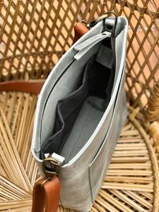 Sac fourre-tout pour femme de luxe de haute qualité en cuir véritable mat à grande capacité simple de designer personnalisé, à porter à l'épaule AV-0009 - Product Image 4