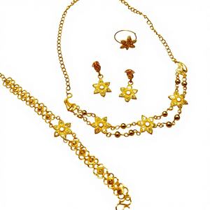 Ensemble de bijoux élégants de créateur avec finition dorée florale : collier, boucles d'oreilles, bague et bracelet 23321 - Product Image 1