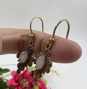 Boucles d'oreilles pendantes vintage en laiton faites à la main avec pierre de lune naturelle et pierres précieuses - Product Image 6