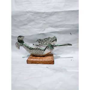 Statue de sirène en métal sur support en bois, décoration côtière moderne, centre de table luxueux pour intérieur, sculpture d'art nautique pour la décoration de la maison - Product Image 1