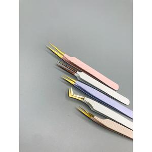 Pinzas para Pestañas de Acero Inoxidable de Precisión con Punta Suave, Calidad Profesional, Hechas en Pakistán - Product Image 1