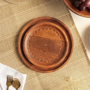 Assiettes de service rondes en bois de luxe en gros, sous-assiettes rustiques en bois d'acacia pour la décoration de table de mariage et de dîner - Product Image 6