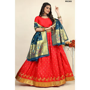 Lehenga choli แบบดั้งเดิม

ได้รับสัมผัสแบบดั้งเดิมกับรูปลักษณ์ของคุณประดับด้วยวัสดุ jacquard lehenga ที่ตกแต่งด้วย All-O - Product Image 3