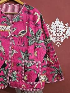 Chaqueta de Mujer Hecha a Mano en India, de Algodón Tejido, Acolchada, Reversible, con Estampado Animal, Manga Tres Cuartos, Cuello Camisero - Product Image 5
