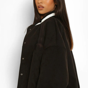 Vestes universitaires en cuir pour femmes, logo personnalisé OEM, streetwear, vestes universitaires pour femmes à épaules tombantes, haute qualité, personnalisables - Product Image 2