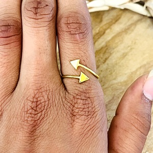 Anillo Triangular Minimalista en Oferta, Joyería Boho de Latón para Mujer, Chapado en Oro de 18k, Motivo Geométrico, Flecha Delicada, Venta al por Mayor/OEM/ODM - Product Image 3