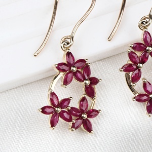 ต่างหูทองคำแท้ 18K ประดับทับทิมทรงมาร์คีส์ลายดอกไม้ ดีไซน์หรูหราจาก Memoria Jewels ขายส่ง - Product Image 3